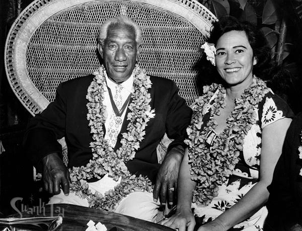 Pualani with Duke Kahanamoku at the Mai-Kai.